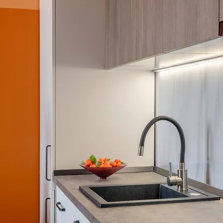 Lägenhet Amazing Style, Bright Colors, Balconies, 1br Near The Faculty Of Law *