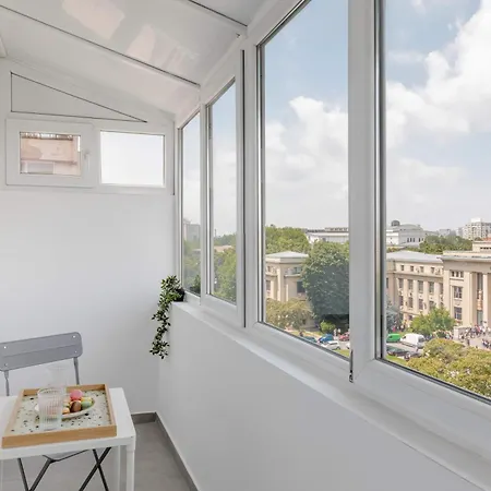 Amazing Style, Bright Colors, Balconies, 1br Near The Faculty Of Law Daire