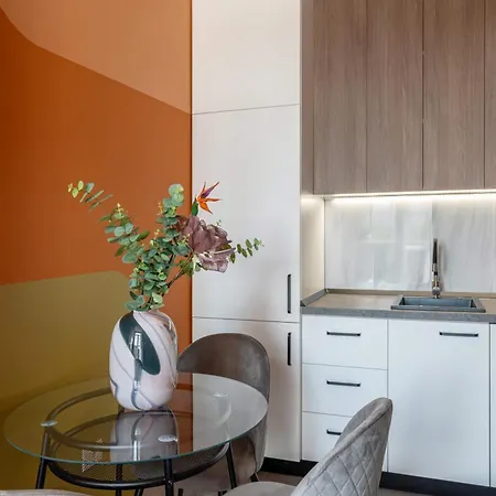 Amazing Style, Bright Colors, Balconies, 1br Near The Faculty Of Law Daire *