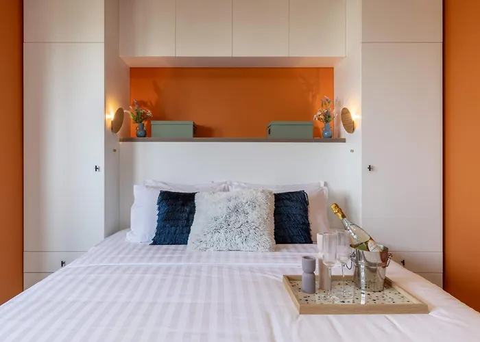 Amazing Style, Bright Colors, Balconies, 1br Near The Faculty Of Law Apartment *