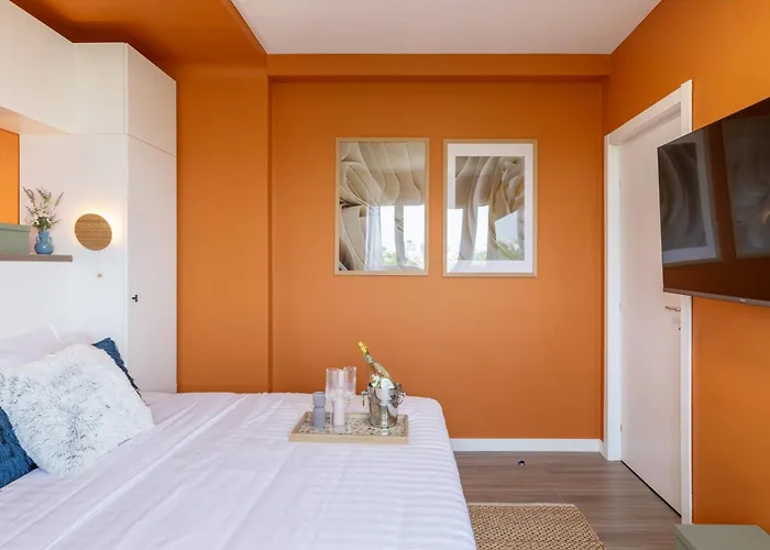 Amazing Style, Bright Colors, Balconies, 1br Near The Faculty Of Law Bucharest