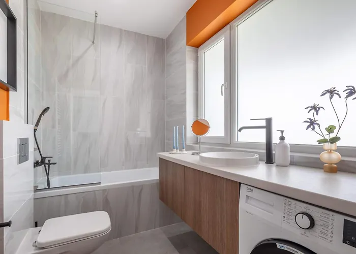 Amazing Style, Bright Colors, Balconies, 1br Near The Faculty Of Law