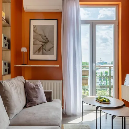 Amazing Style, Bright Colors, Balconies, 1br Near The Faculty Of Law